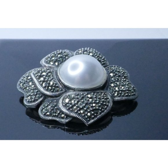 Big Bold Signed Judith Jack Sterling Silver Marcasite Faux Pearl Flower Brooch - Picture 3 of 12